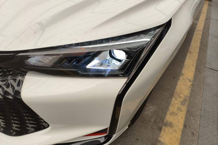 Used Dongfeng Aeolus Yixuan 2022 230T Automatic Adaptive-Beam Knight Edition Left Front Headlight
