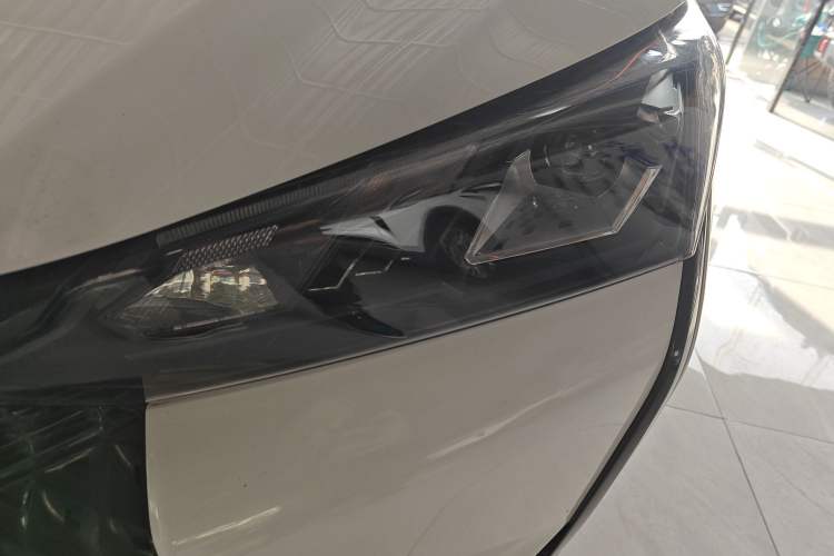 Used Dongfeng Aeolus Yixuan 2022 230T Automatic Adaptive-Beam Knight Edition Left Front Headlight