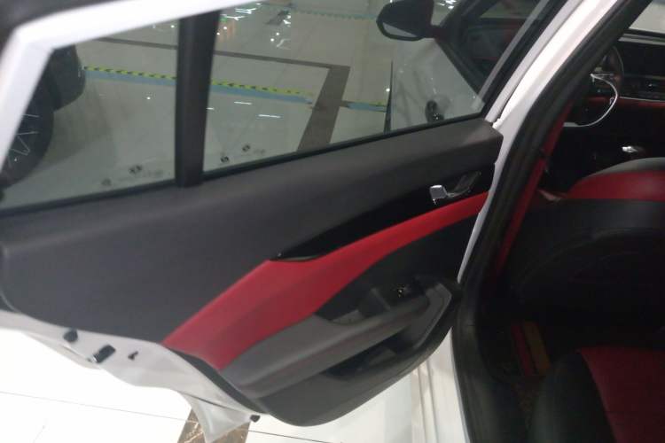 Used Dongfeng Aeolus Yixuan 2022 230T Automatic Adaptive-Beam Knight Edition Left Rear Door Interior