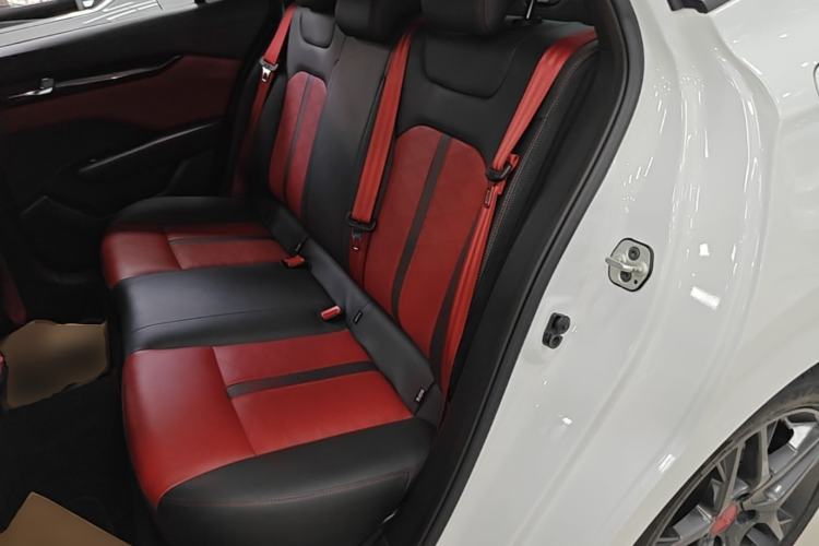 Used Dongfeng Aeolus Yixuan 2022 230T Automatic Adaptive-Beam Knight Edition Left Rear Seat