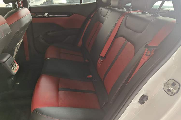 Used Dongfeng Aeolus Yixuan 2022 230T Automatic Adaptive-Beam Knight Edition Left Rear Seat