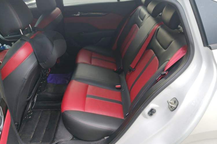 Used Dongfeng Aeolus Yixuan 2022 230T Automatic Adaptive-Beam Knight Edition Left Rear Seat