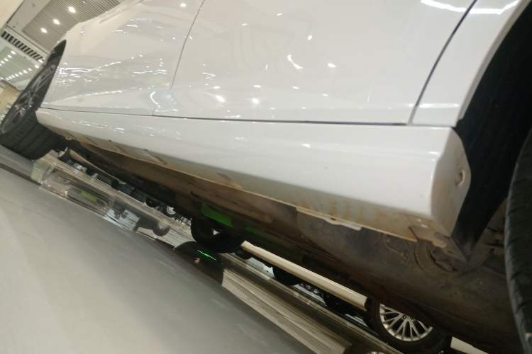 Used Dongfeng Aeolus Yixuan 2022 230T Automatic Adaptive-Beam Knight Edition Left Side Sill