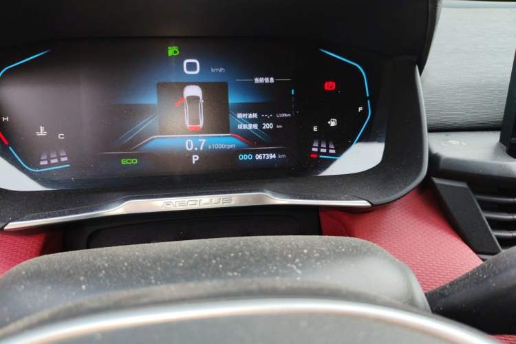 Used Dongfeng Aeolus Yixuan 2022 230T Automatic Adaptive-Beam Knight Edition Odometer Close Up