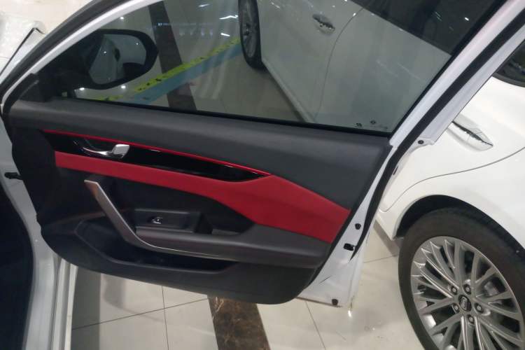 Used Dongfeng Aeolus Yixuan 2022 230T Automatic Adaptive-Beam Knight Edition Right Front Door Interior