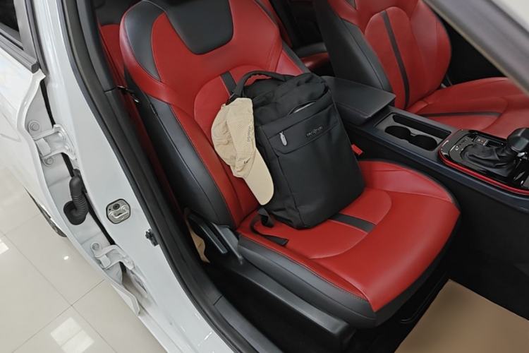 Used Dongfeng Aeolus Yixuan 2022 230T Automatic Adaptive-Beam Knight Edition Right Front Seat