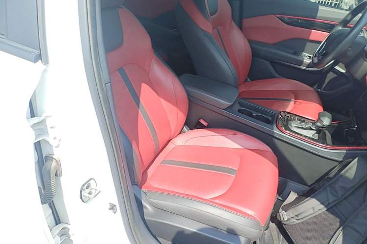 Used Dongfeng Aeolus Yixuan 2022 230T Automatic Adaptive-Beam Knight Edition Right Front Seat