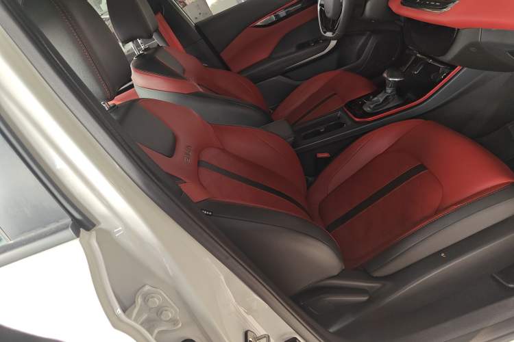 Used Dongfeng Aeolus Yixuan 2022 230T Automatic Adaptive-Beam Knight Edition Right Front Seat
