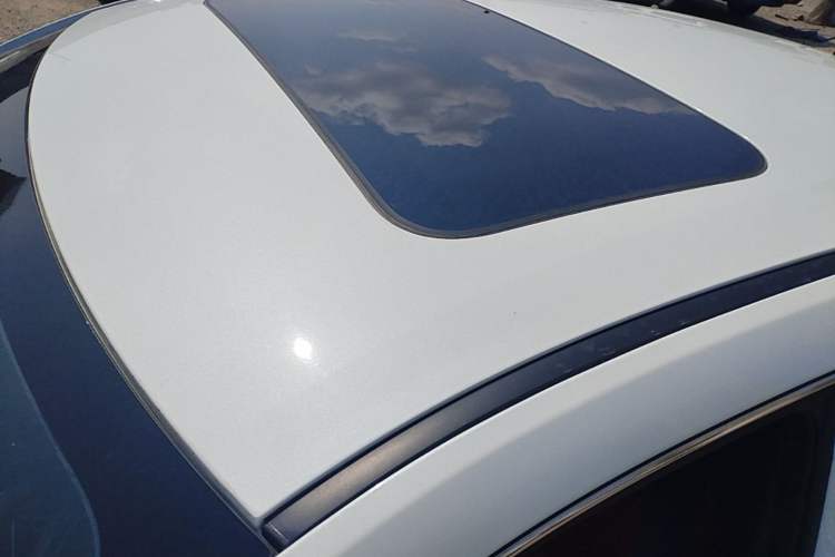 Used Dongfeng Aeolus Yixuan 2022 230T Automatic Adaptive-Beam Knight Edition Roof