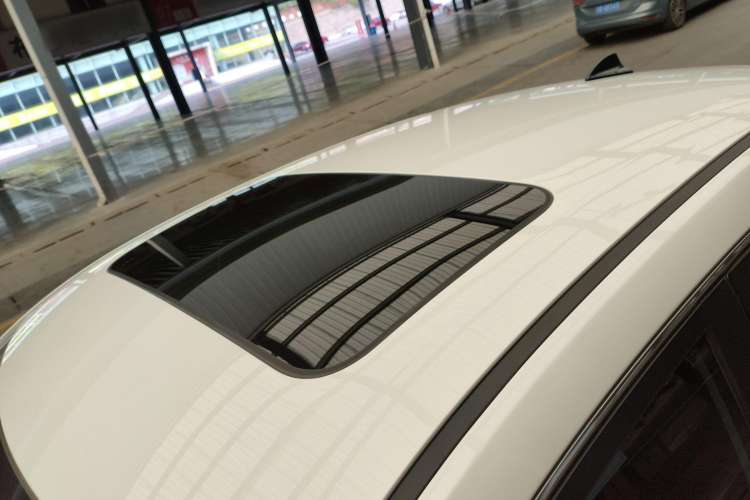 Used Dongfeng Aeolus Yixuan 2022 230T Automatic Adaptive-Beam Knight Edition Roof