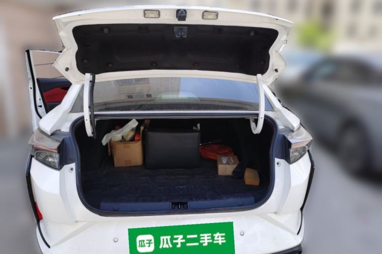 Used Dongfeng Aeolus Yixuan 2022 230T Automatic Adaptive-Beam Knight Edition Trunk
