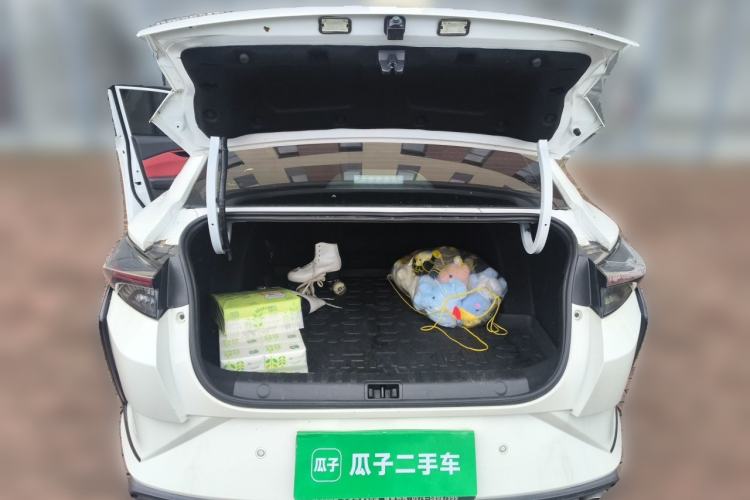 Used Dongfeng Aeolus Yixuan 2022 230T Automatic Adaptive-Beam Knight Edition Trunk