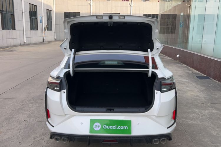 Used Dongfeng Aeolus Yixuan 2022 230T Automatic Adaptive-Beam Knight Edition Trunk