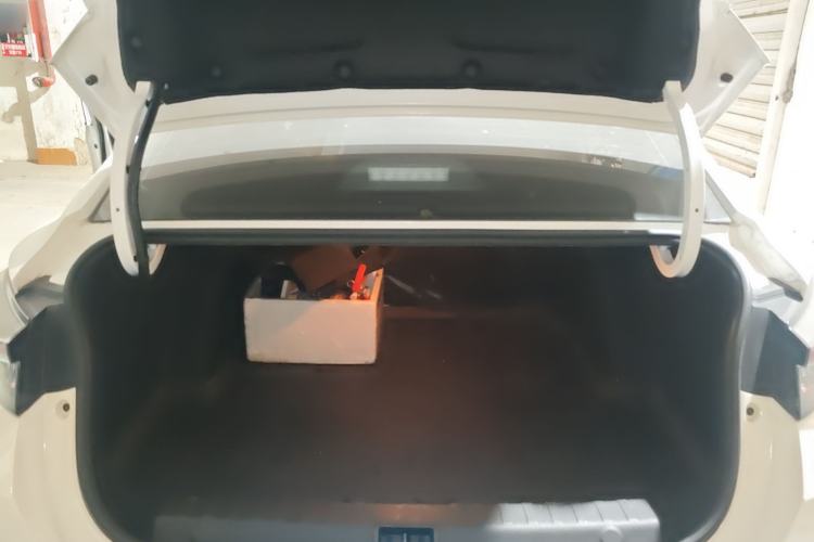 Used Dongfeng Aeolus Yixuan 2022 230T Automatic Adaptive-Beam Knight Edition Trunk