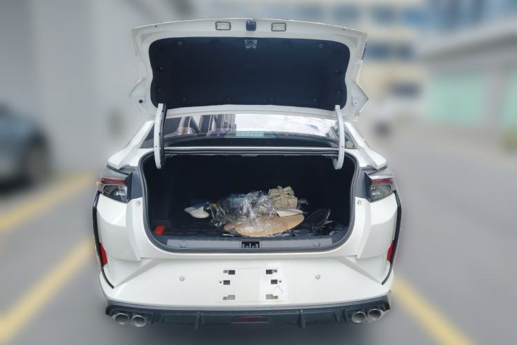 Used Dongfeng Aeolus Yixuan 2022 230T Automatic Tiger Roar Edition Trunk