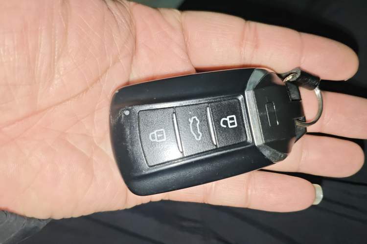 Used Dongfeng Aeolus Yixuan 2022 230T Automatic Adaptive-Beam Knight Edition Vehicle Key