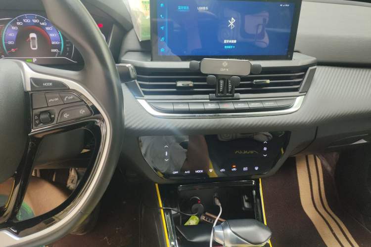 Used Dongfeng Aeolus Yixuan 2022 230T Automatic Adaptive-Beam Knight Edition Audio And AC Panel