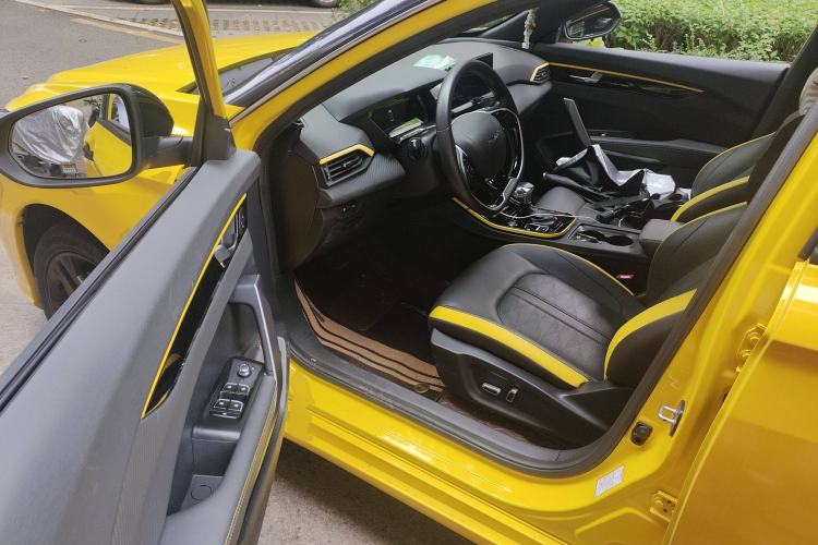 Used Dongfeng Aeolus Yixuan 2022 230T Automatic Adaptive-Beam Knight Edition Driver Seat