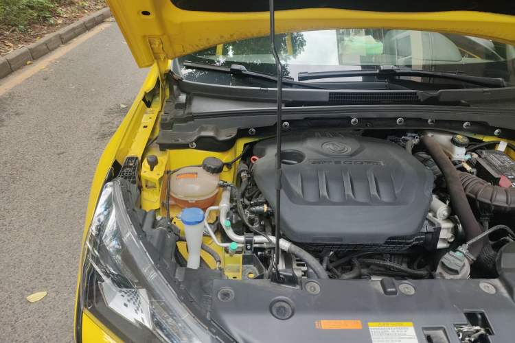 Used Dongfeng Aeolus Yixuan 2022 230T Automatic Adaptive-Beam Knight Edition Engine Bay Right