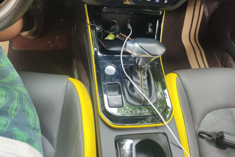 Used Dongfeng Aeolus Yixuan 2022 230T Automatic Adaptive-Beam Knight Edition Gear Lever