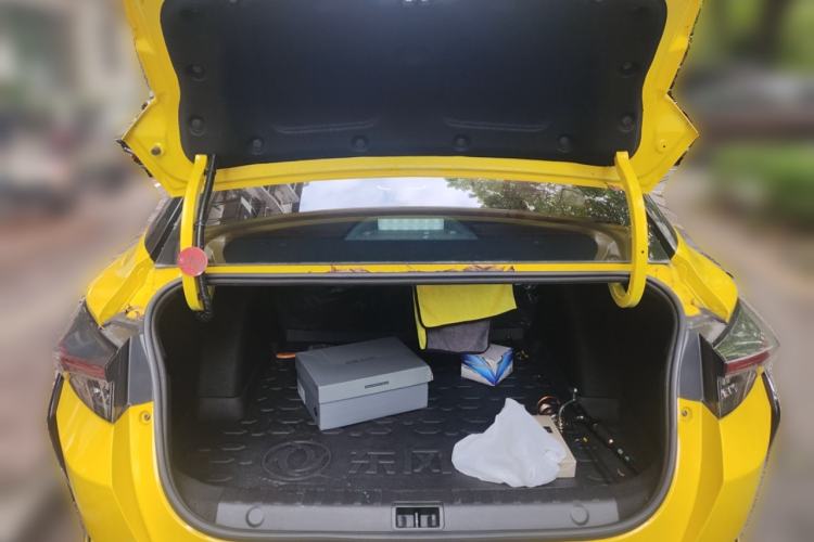 Used Dongfeng Aeolus Yixuan 2022 230T Automatic Adaptive-Beam Knight Edition Trunk