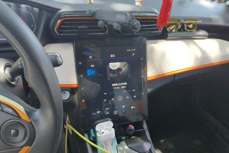 Used Dongfeng Aeolus Yixuan 2023 Mach Edition 1.5L Automatic Chasing Shadow Version Audio And AC Panel