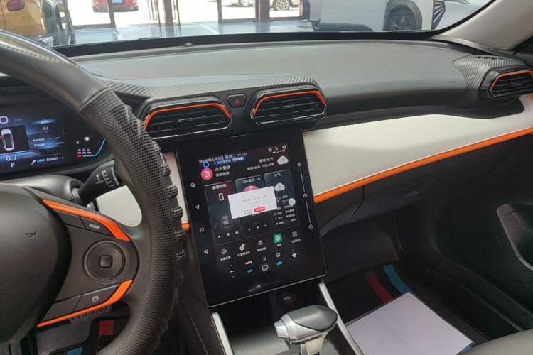 Used Dongfeng Aeolus Yixuan 2023 Mach Edition 1.5L Automatic Chasing Wind Version Audio And AC Panel