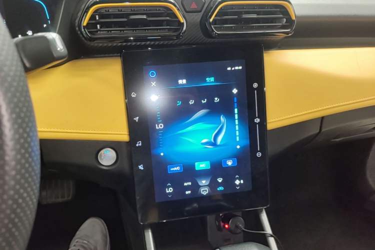 Used Dongfeng Aeolus Yixuan 2023 Mach Edition 1.5T Automatic Pursuit Rider Version Audio And AC Panel