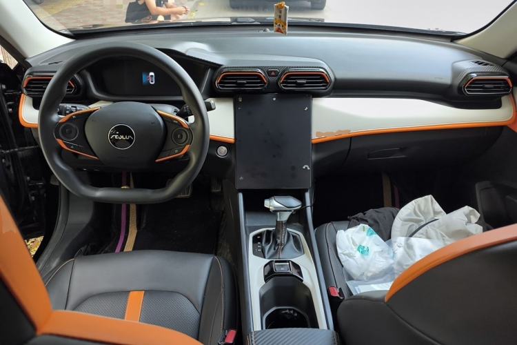 Used Dongfeng Aeolus Yixuan 2023 Mach Edition 1.5L Automatic Chasing Wind Version Center Console