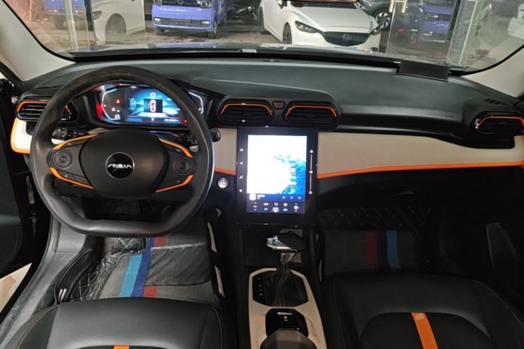Used Dongfeng Aeolus Yixuan 2023 Mach Edition 1.5L Automatic Chasing Wind Version Center Console