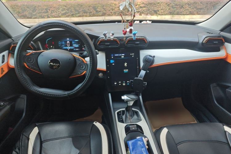 Used Dongfeng Aeolus Yixuan 2023 Mach Edition 1.5L Automatic Chasing Shadow Version Center Console