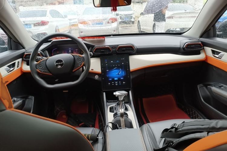 Used Dongfeng Aeolus Yixuan 2023 Mach Edition 1.5L Automatic Chasing Shadow Version Center Console