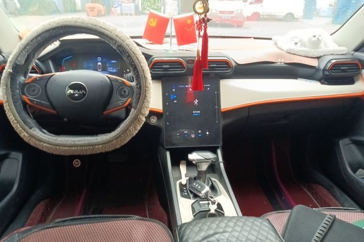 Used Dongfeng Aeolus Yixuan 2023 Mach Edition 1.5L Automatic Chasing Shadow Version Center Console