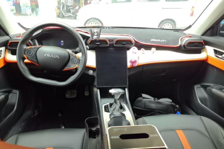 Used Dongfeng Aeolus Yixuan 2023 Mach Edition 1.5L Automatic Chasing Wind Version Center Console