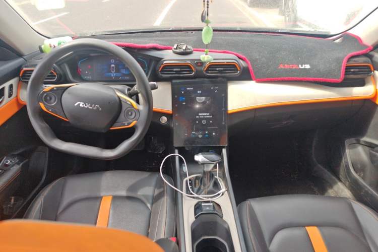 Used Dongfeng Aeolus Yixuan 2023 Mach Edition 1.5L Automatic Chasing Shadow Version Center Console