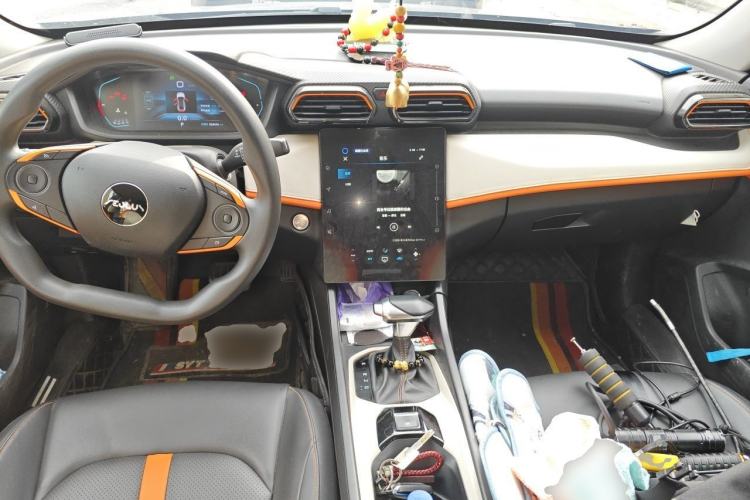 Used Dongfeng Aeolus Yixuan 2023 Mach Edition 1.5L Automatic Chasing Wind Version Center Console