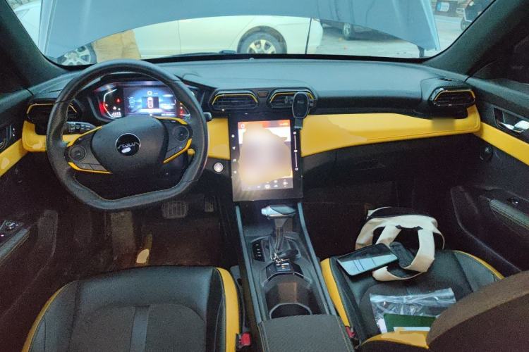 Used Dongfeng Aeolus Yixuan 2023 Mach Edition 1.5T Automatic Pursuit Rider Version Center Console