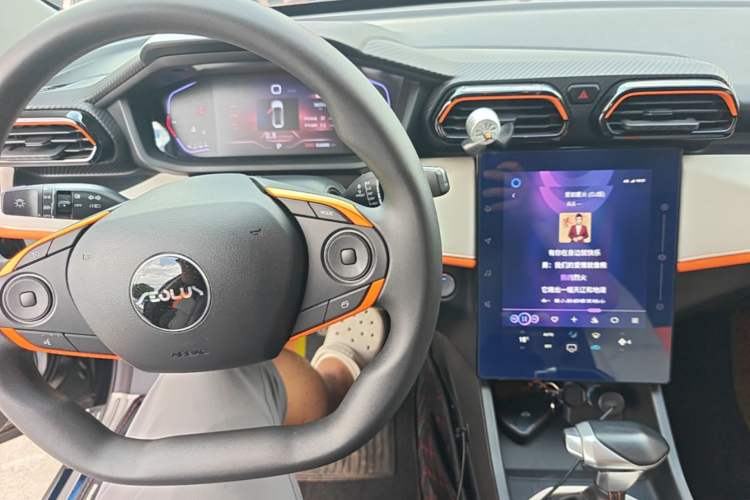 Used Dongfeng Aeolus Yixuan 2023 Mach Edition 1.5L Automatic Chasing Shadow Version Center Console