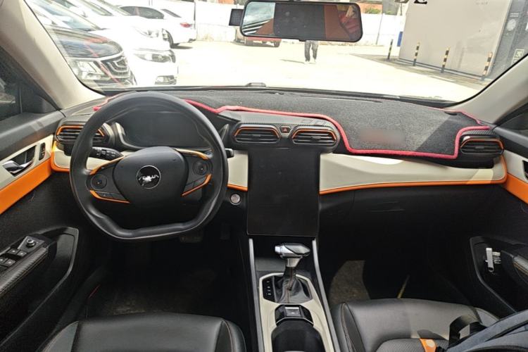 Used Dongfeng Aeolus Yixuan 2023 Mach Edition 1.5L Automatic Chasing Shadow Version Center Console
