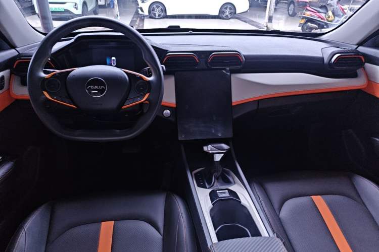 Used Dongfeng Aeolus Yixuan 2023 Mach Edition 1.5L Automatic Chasing Wind Version Center Console