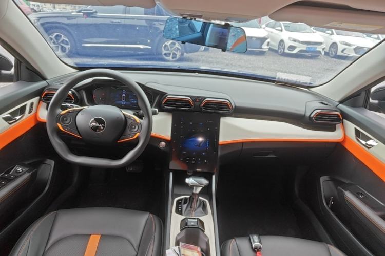 Used Dongfeng Aeolus Yixuan 2023 Mach Edition 1.5L Automatic Chasing Shadow Version Center Console