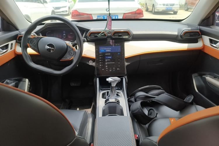 Used Dongfeng Aeolus Yixuan 2023 Mach Edition 1.5L Automatic Chasing Shadow Version Center Console