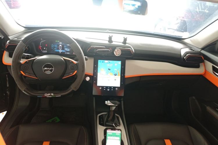 Used Dongfeng Aeolus Yixuan 2023 Mach Edition 1.5L Automatic Chasing Shadow Version Center Console