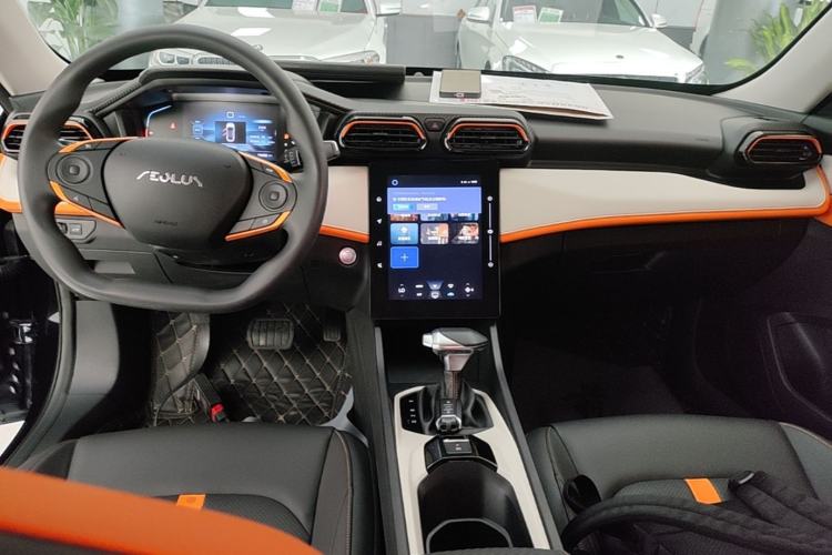 Used Dongfeng Aeolus Yixuan 2023 Mach Edition 1.5L Automatic Chasing Shadow Version Center Console