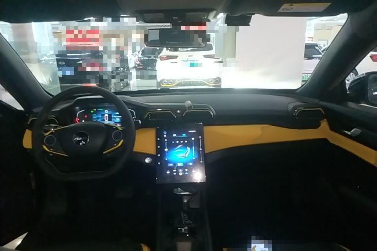 Used Dongfeng Aeolus Yixuan 2023 Mach Edition 1.5T Automatic Pursuit Rider Version Center Console