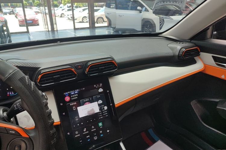 Used Dongfeng Aeolus Yixuan 2023 Mach Edition 1.5L Automatic Chasing Wind Version Center Console