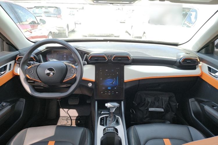 Used Dongfeng Aeolus Yixuan 2023 Mach Edition 1.5L Automatic Chasing Wind Version Center Console
