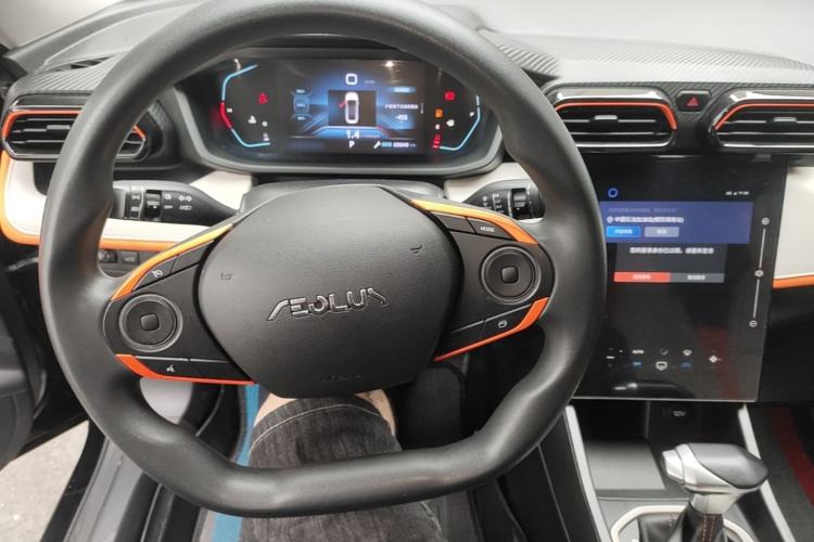 Used Dongfeng Aeolus Yixuan 2023 Mach Edition 1.5L Automatic Chasing Wind Version Center Console