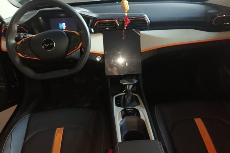 Used Dongfeng Aeolus Yixuan 2023 Mach Edition 1.5L Automatic Chasing Wind Version Center Console
