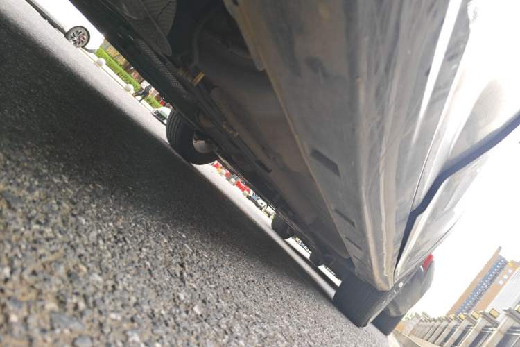 Used Dongfeng Aeolus Yixuan 2023 Mach Edition 1.5L Automatic Chasing Wind Version Chassis Rear Right